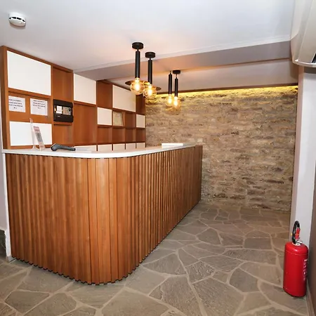 宾馆 Palorto Gjirokastër